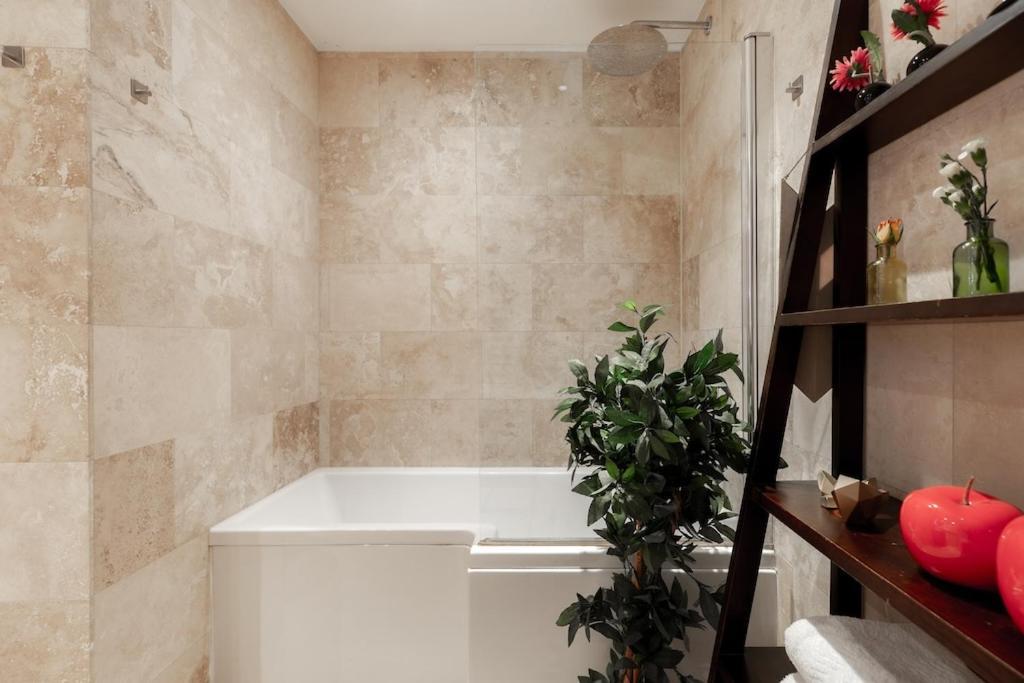 Revamped & Luxxe For Covent Garden Lovers! Adorable City Home For Families & Friends London Eksteriør bilde